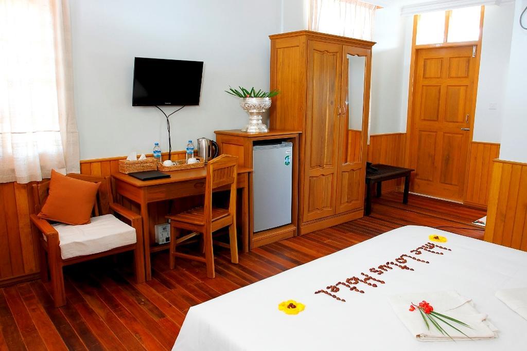 Inle Lotus Hotel Nyaungshwe Exteriör bild