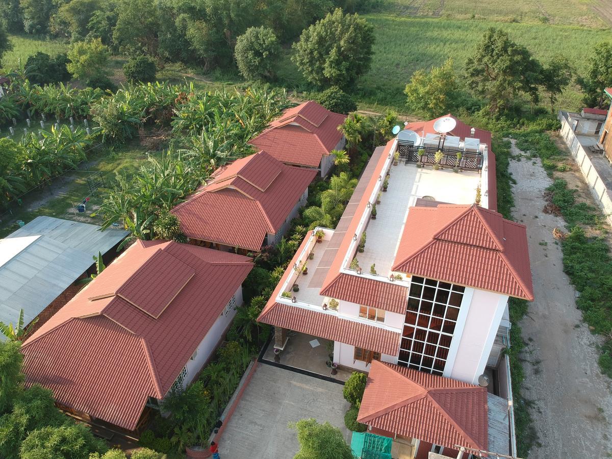 Inle Lotus Hotel Nyaungshwe Exteriör bild