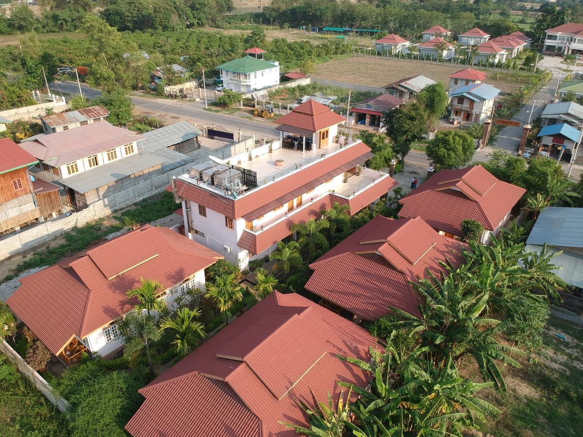 Inle Lotus Hotel Nyaungshwe Exteriör bild