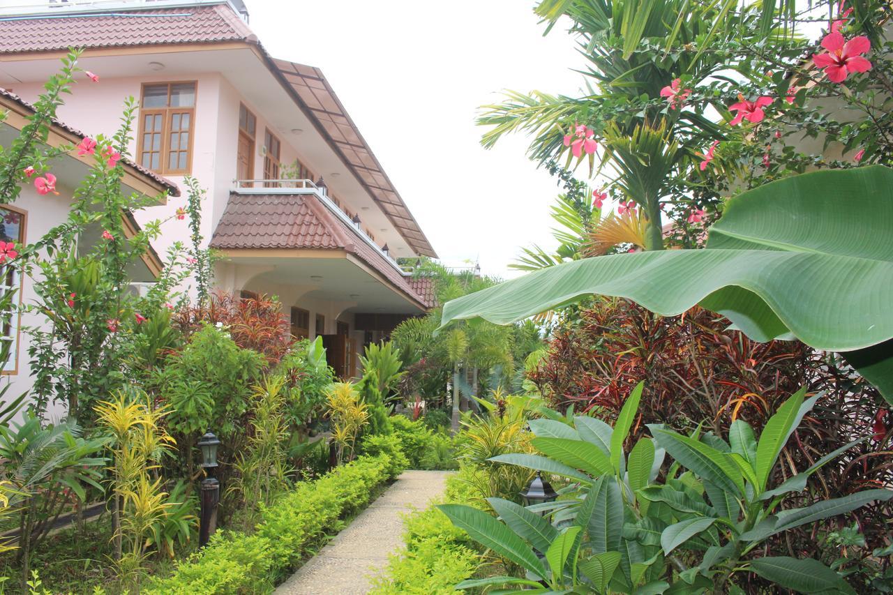 Inle Lotus Hotel Nyaungshwe Exteriör bild