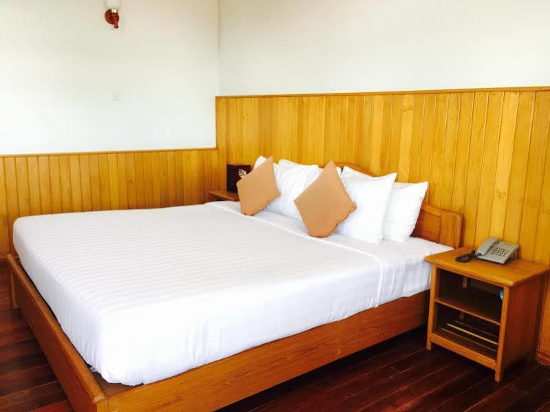 Inle Lotus Hotel Nyaungshwe Exteriör bild