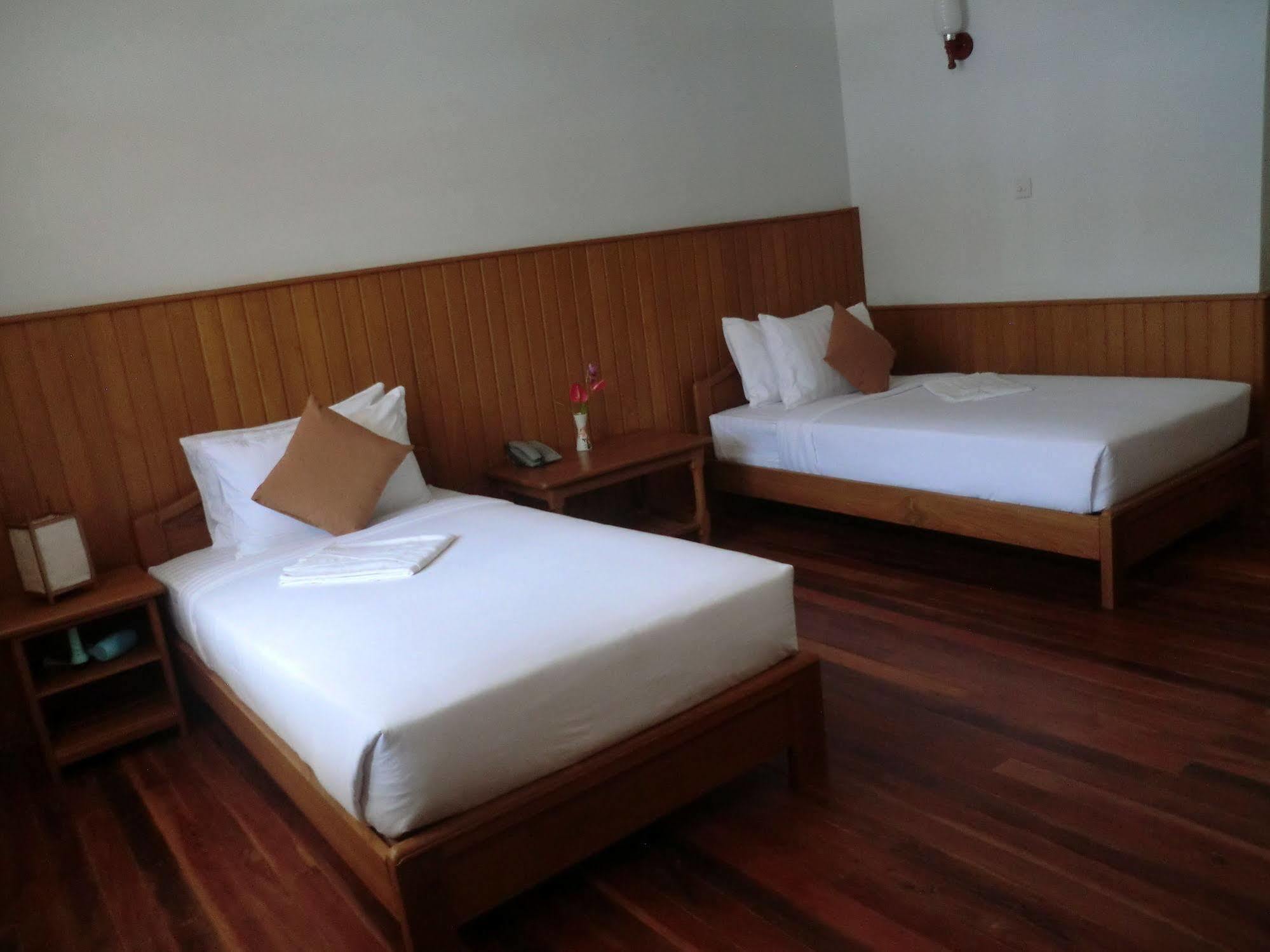 Inle Lotus Hotel Nyaungshwe Exteriör bild
