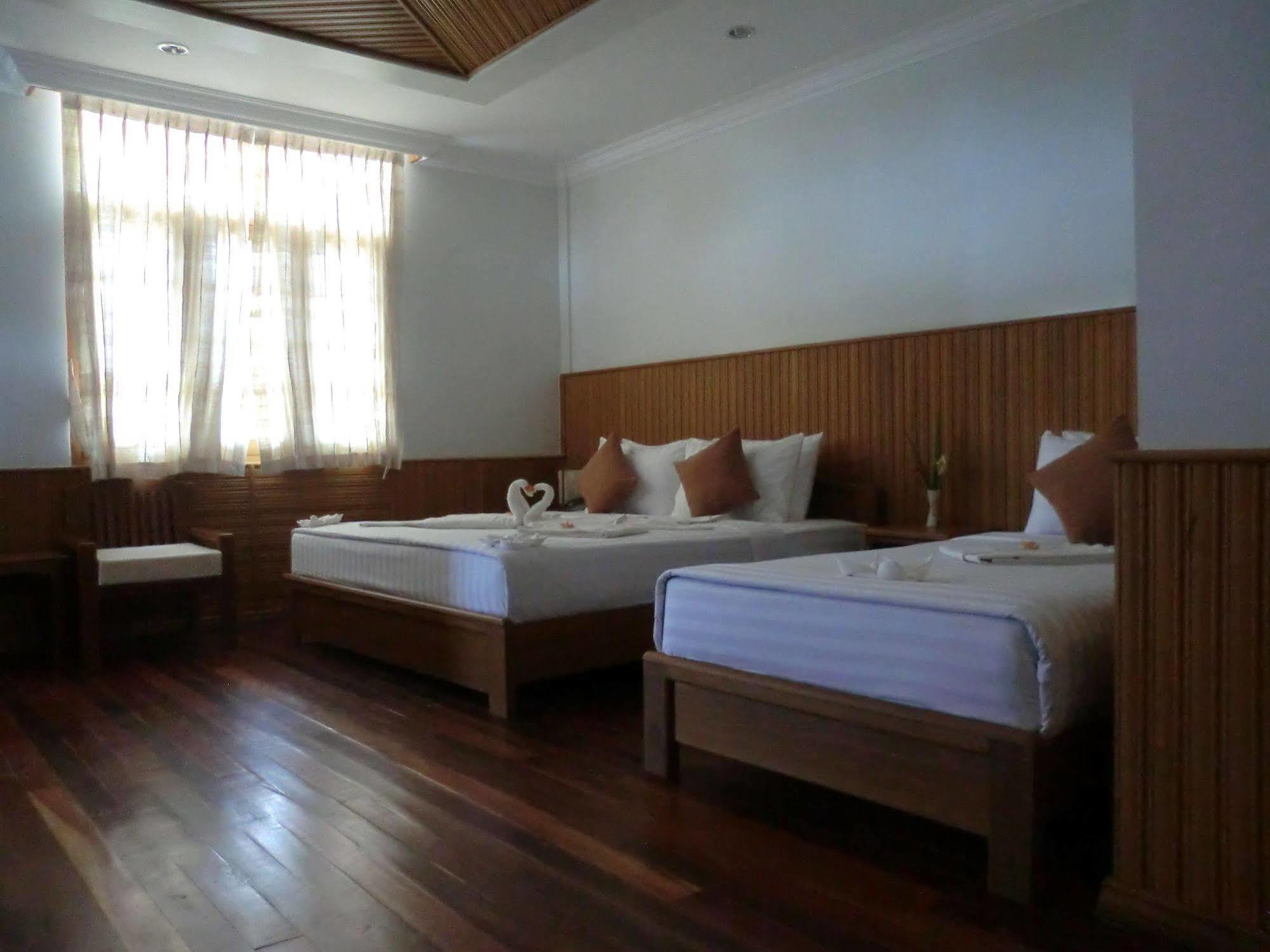 Inle Lotus Hotel Nyaungshwe Exteriör bild