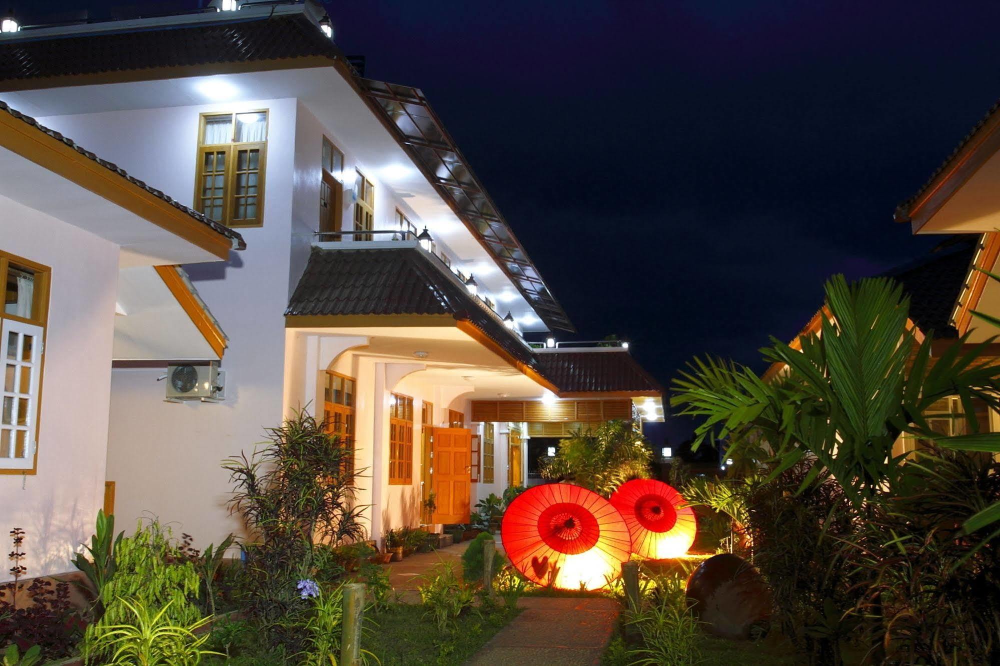 Inle Lotus Hotel Nyaungshwe Exteriör bild